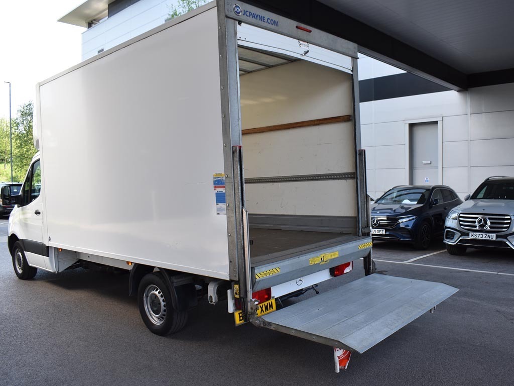 Mercedes-Benz Sprinter 3.5T Progressive Luton Van With Tail Lift White #4