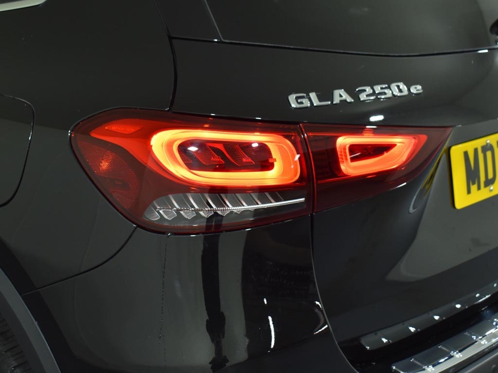 Mercedes-Benz GLA Class Gla 180 Amg Line Premium Plus Silver #8
