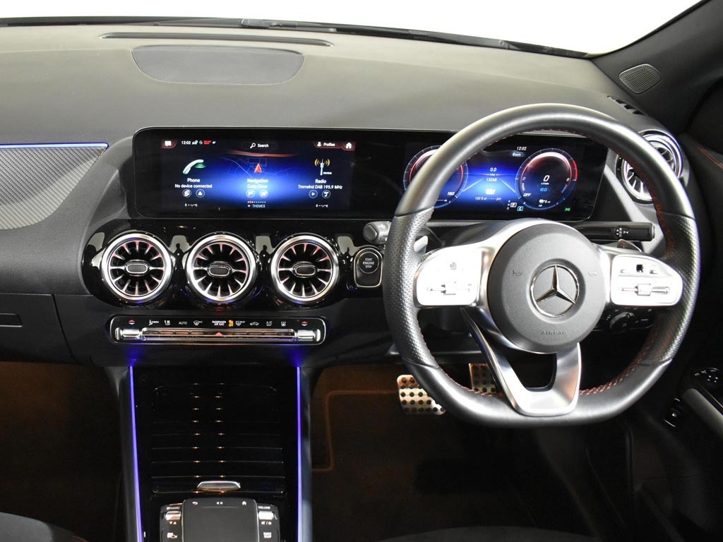 Mercedes-Benz GLA Class Gla 180 Amg Line Premium Plus Silver #11