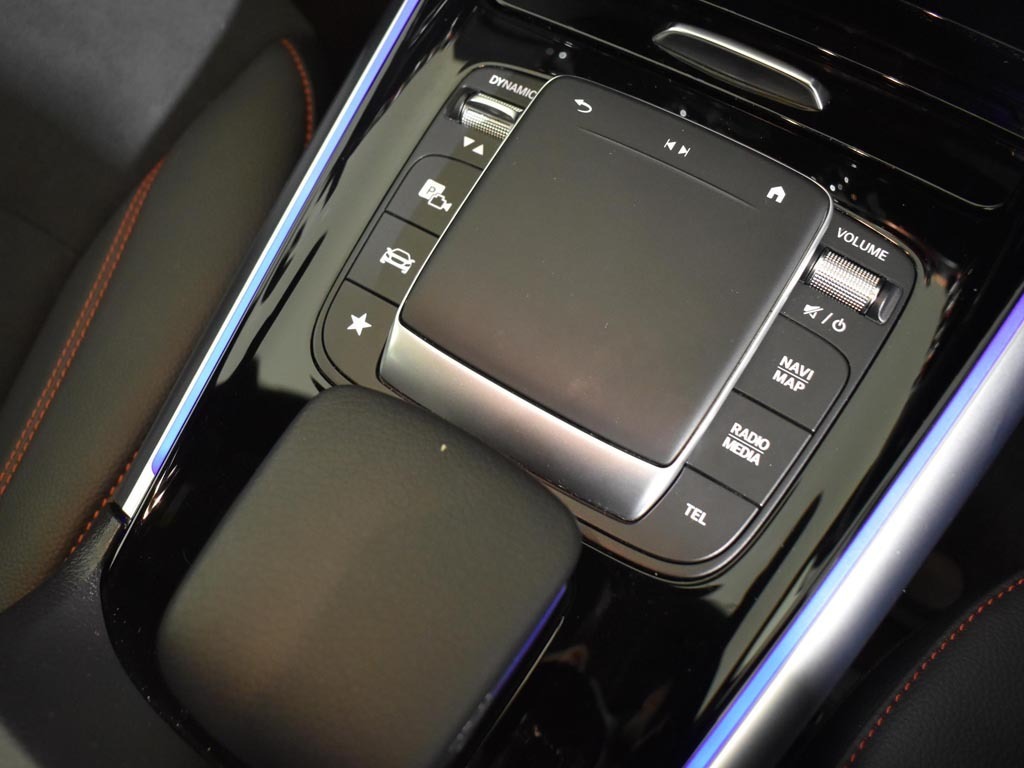 Mercedes-Benz GLA Class Gla 180 Amg Line Premium Plus Silver #27