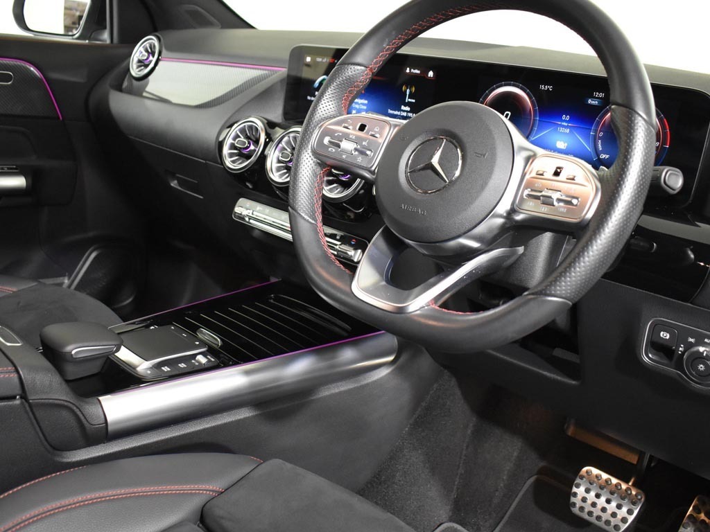 Mercedes-Benz GLA Class Gla 180 Amg Line Premium Plus Silver #17