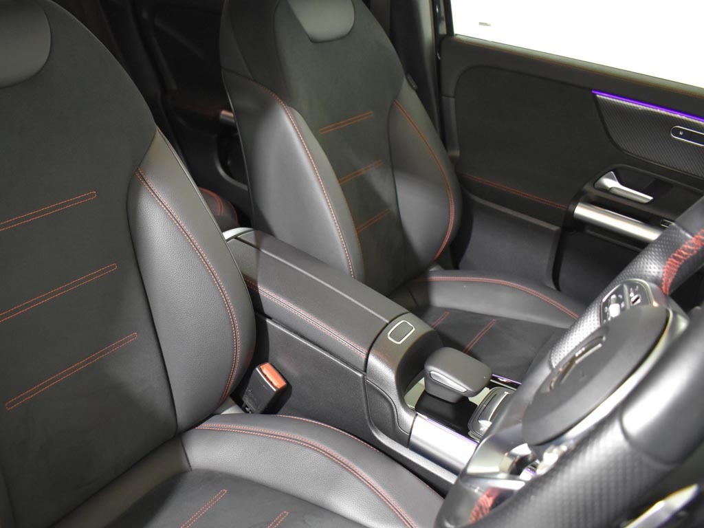 Mercedes-Benz GLA Class Gla 180 Amg Line Premium Plus Silver #16