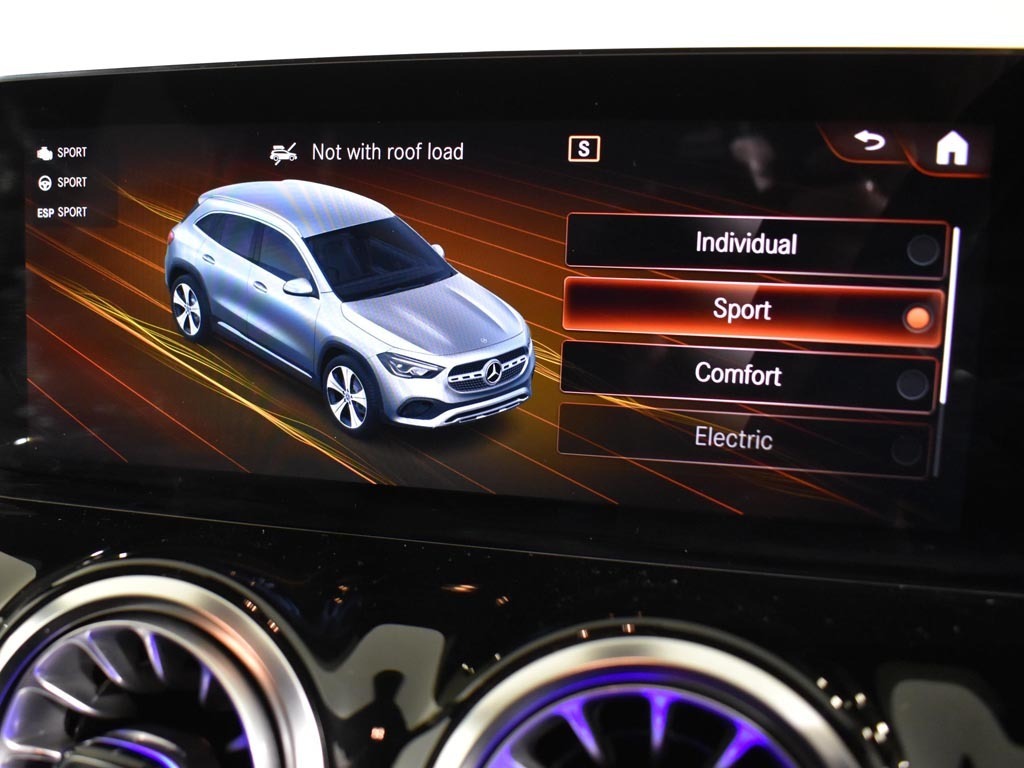 Mercedes-Benz GLA Class Gla 180 Amg Line Premium Plus Silver #33
