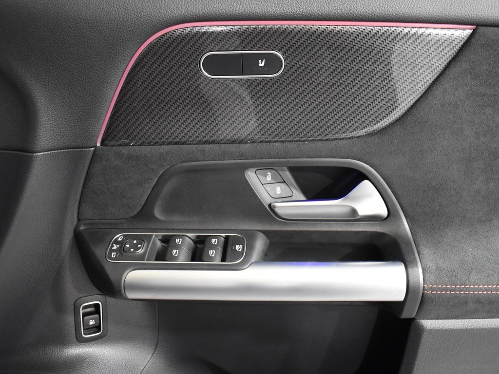 Mercedes-Benz GLA Class Gla 180 Amg Line Premium Plus Silver #19