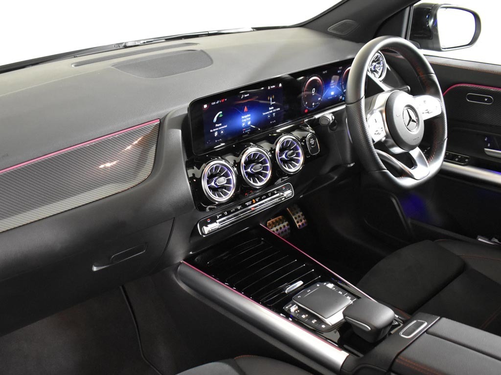 Mercedes-Benz GLA Class Gla 180 Amg Line Premium Plus Silver #10