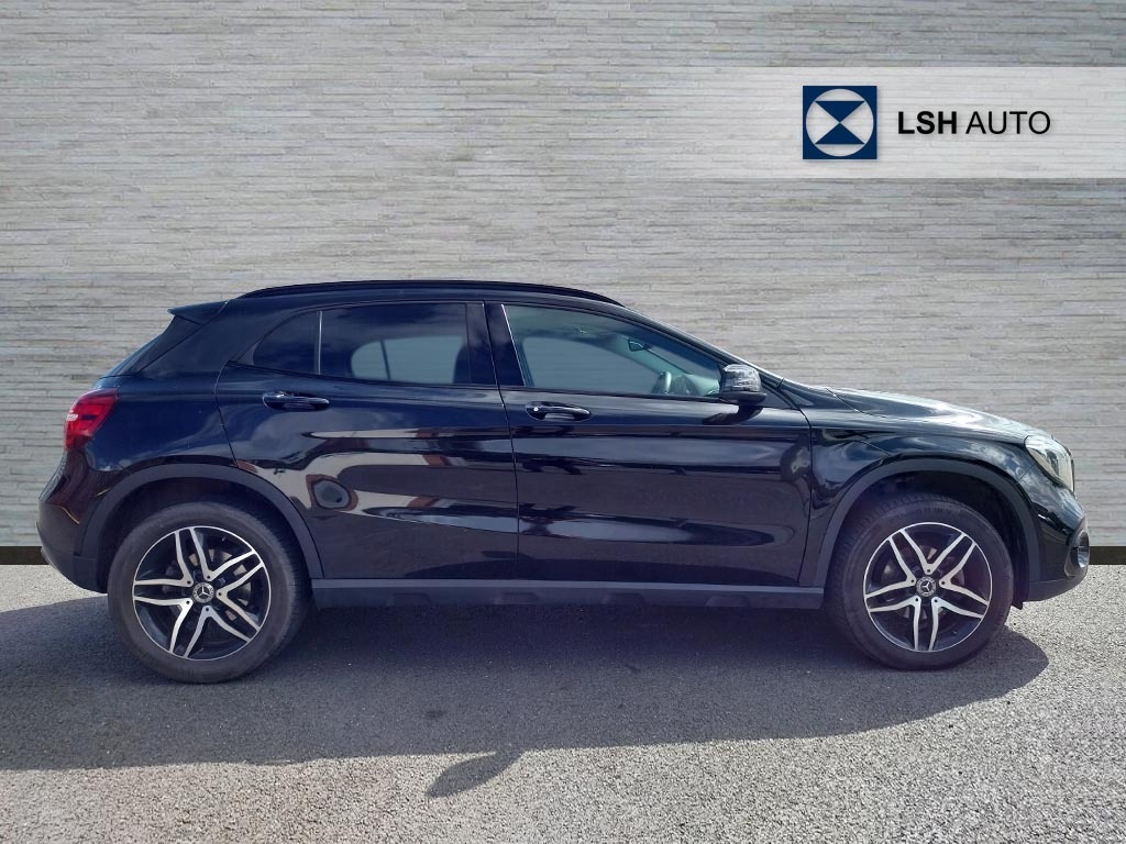 Mercedes-Benz GLA Class Gla 180 Urban Edition Black #2