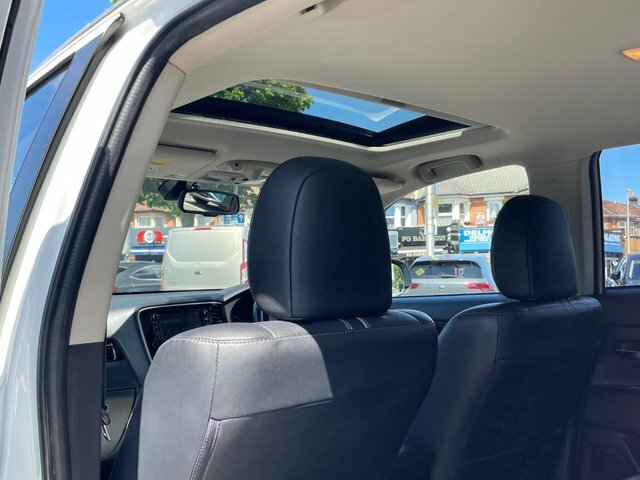 Mitsubishi Outlander Estate Grey #19