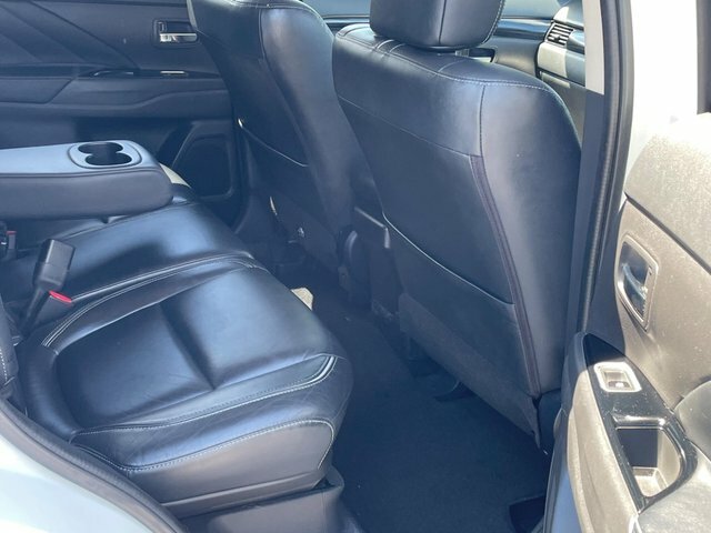 Mitsubishi Outlander Estate Grey #14