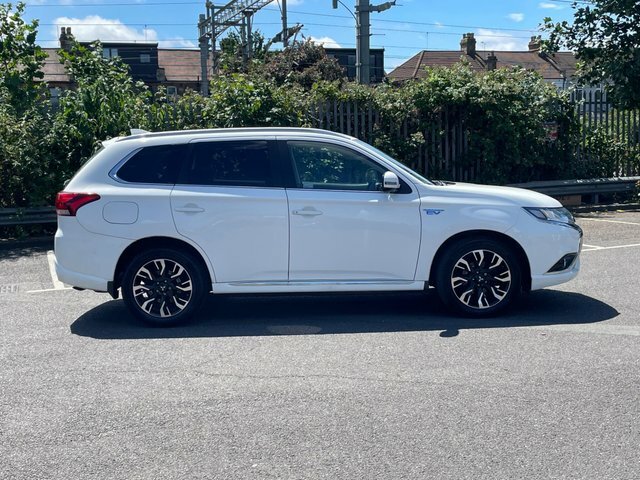 Mitsubishi Outlander Estate Grey #10