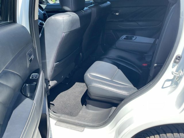 Mitsubishi Outlander Estate Grey #18