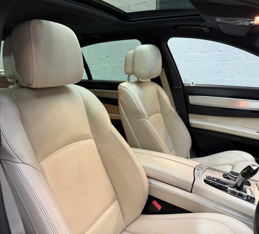 BMW 7 Series Saloon Black #12