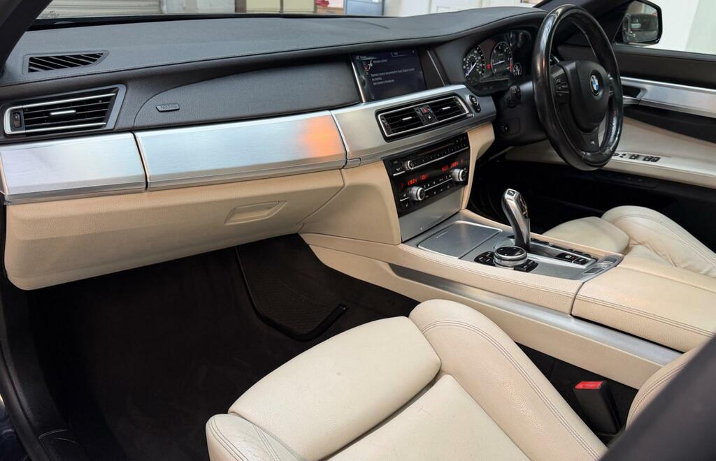 BMW 7 Series Saloon Black #10