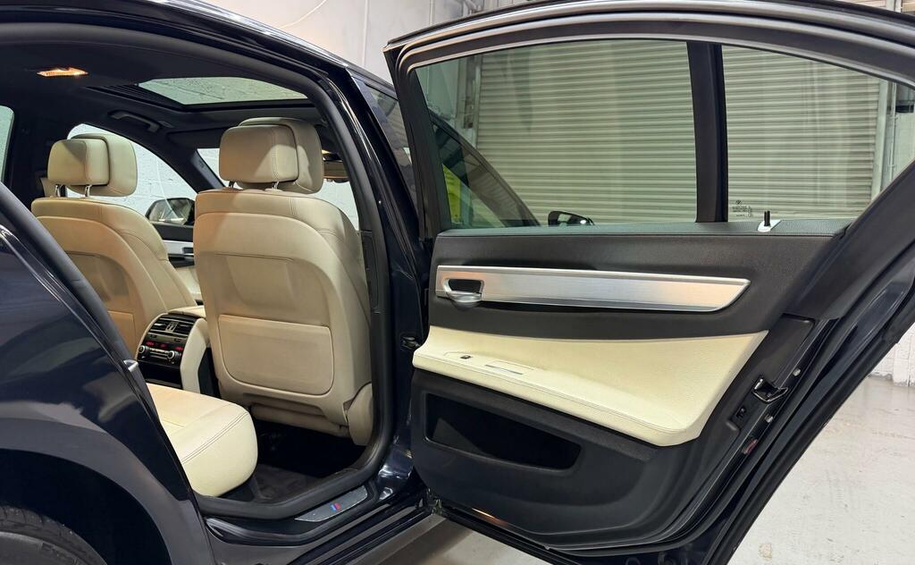 BMW 7 Series Saloon Black #26