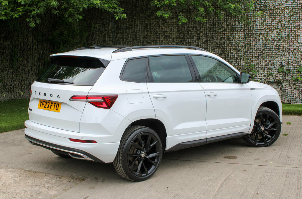 Skoda Karoq Sportline YF23FTO White #4