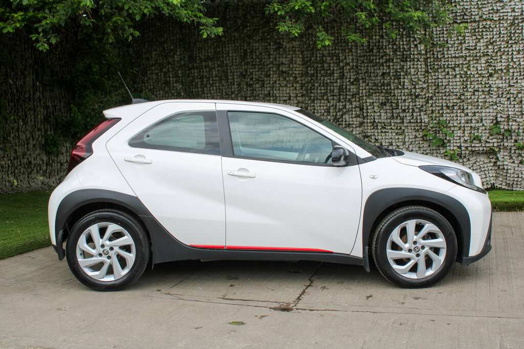Toyota Aygo X Pure YH72CDN White #3