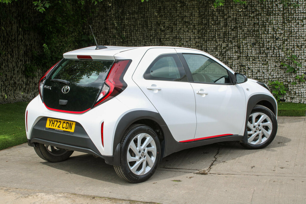 Toyota Aygo X Pure YH72CDN White #4