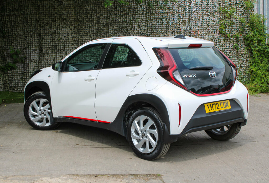 Toyota Aygo X Pure YH72CDN White #6