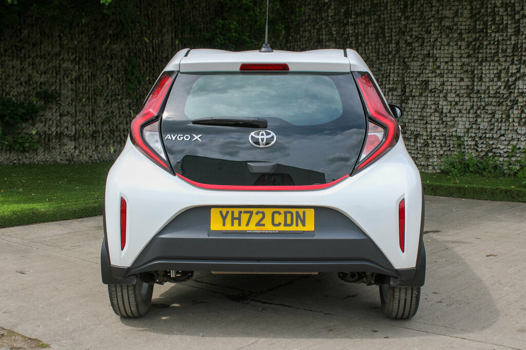Toyota Aygo X Pure YH72CDN White #5