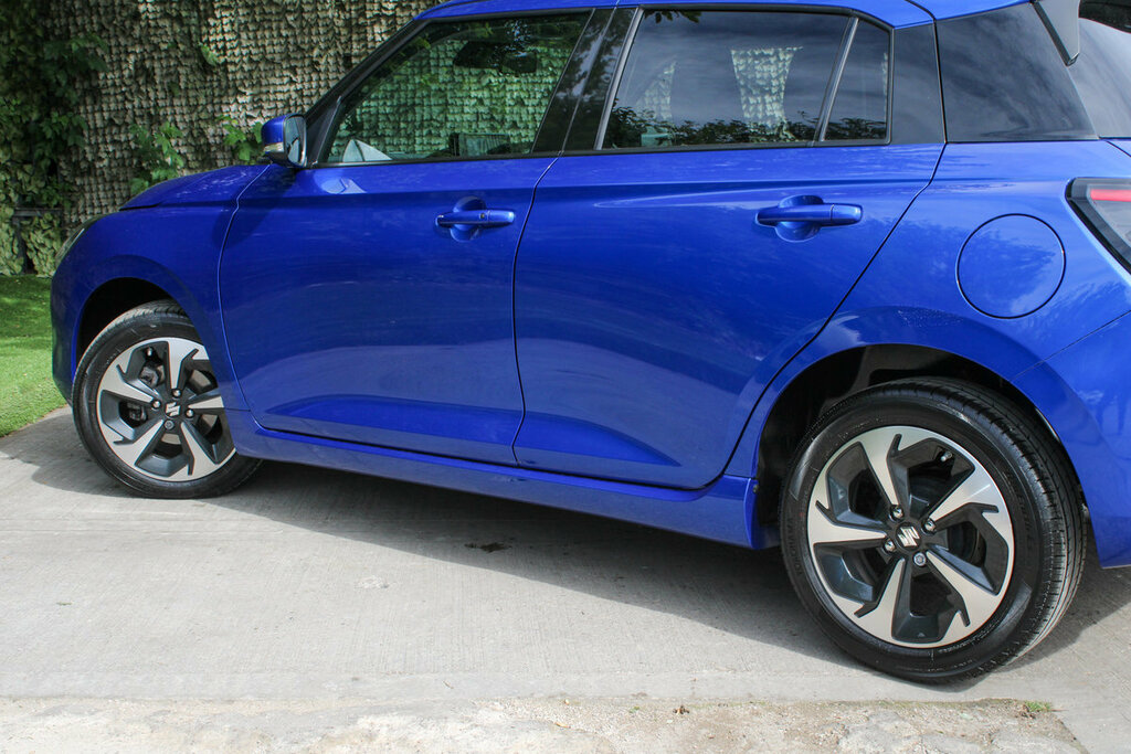 Suzuki Swift 1.2 Mhev Motion Hatchback Hybrid Cvt Eu Red #10