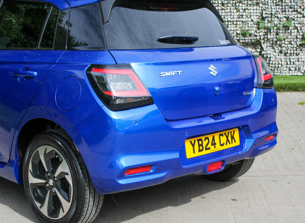 Suzuki Swift 1.2 Mhev Motion Hatchback Hybrid Cvt Eu Red #18