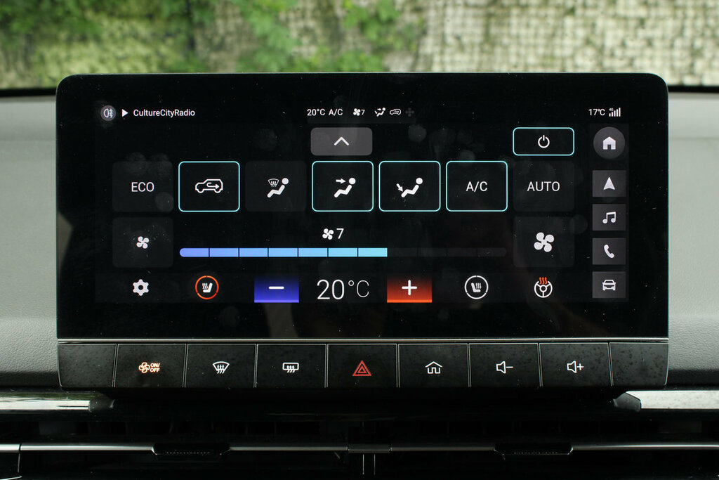 MG MG4 125Kw Se Ev 51Kwh White #37