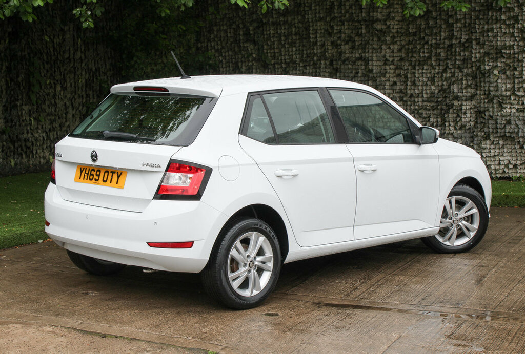 Skoda Fabia Se White #4