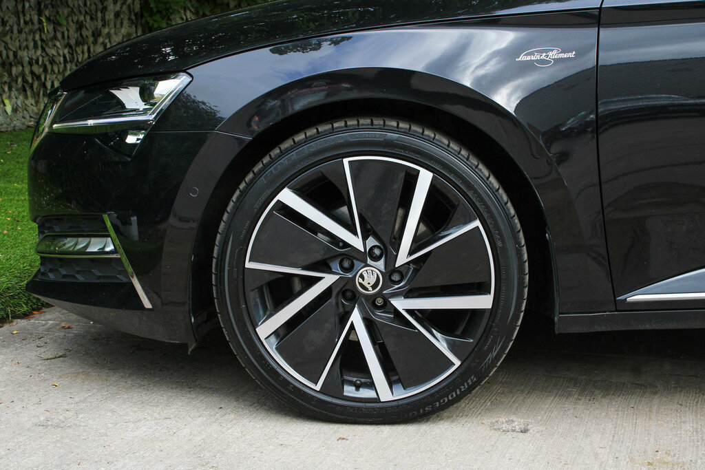 Skoda Superb Hatchback Grey #13