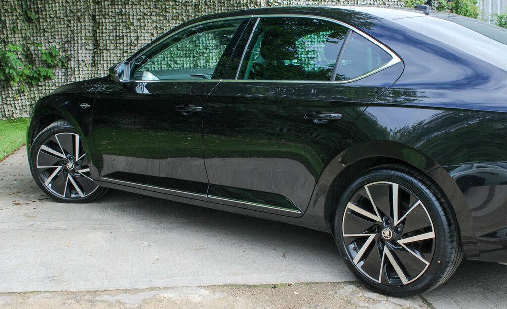 Skoda Superb Hatchback Grey #10