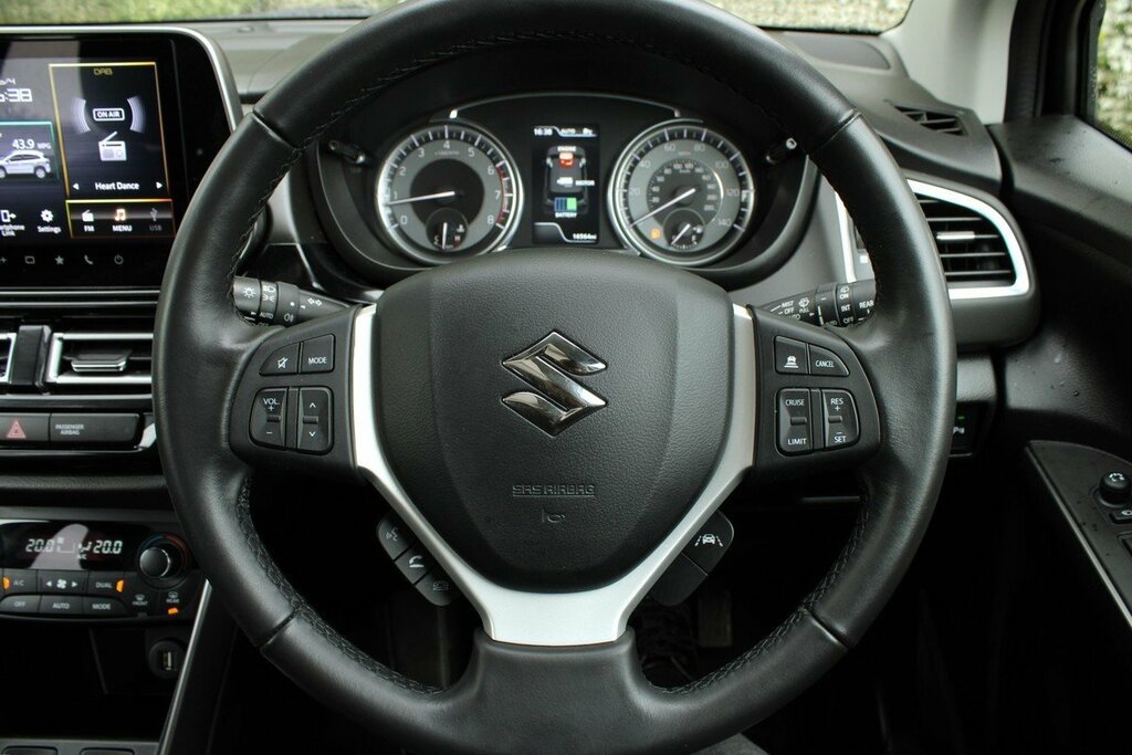 Suzuki S Cross 1.5 Hybrid Motion White #19