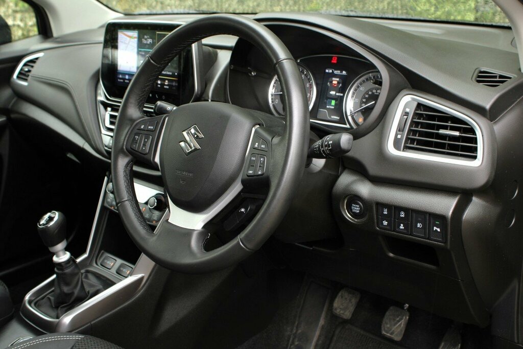 Suzuki S Cross 1.5 Hybrid Motion White #24