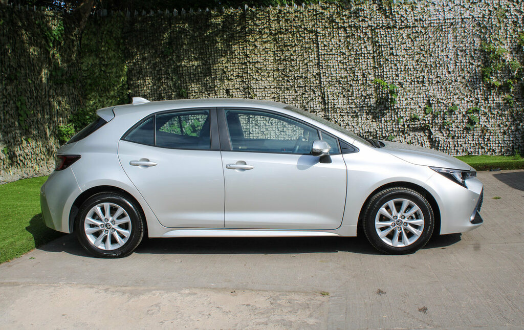 Toyota Corolla Icon #3