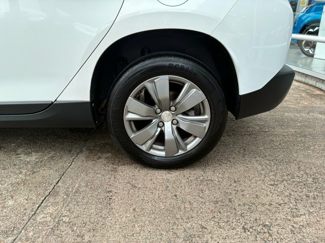 Peugeot 2008 Suv White #5