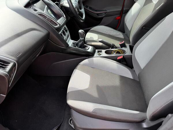 Ford Focus Ecoboost Zetec S Estate Grey #33