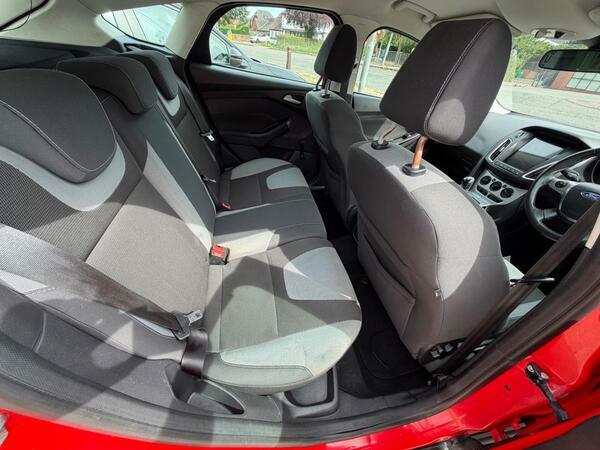 Ford Focus Ecoboost Zetec S Estate Grey #15