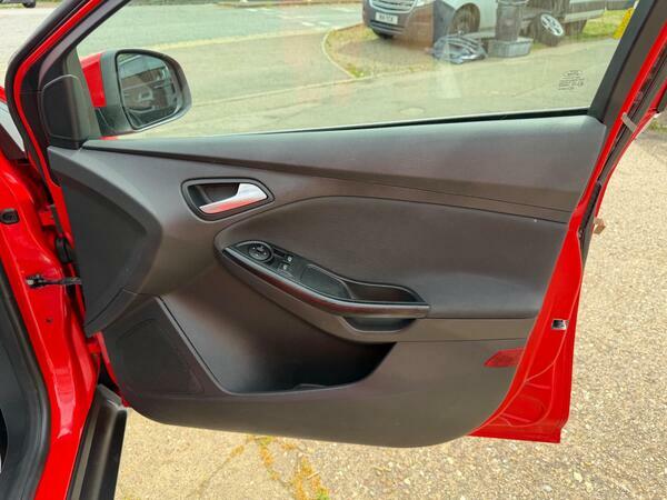 Ford Focus Ecoboost Zetec S Estate Grey #22