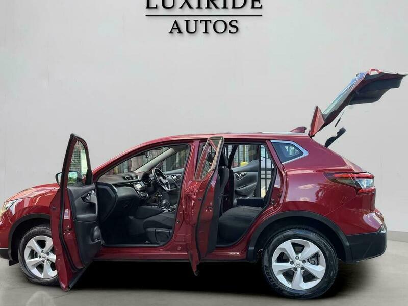 Nissan Qashqai 1.3 Dig-t Acenta Premium Red #5
