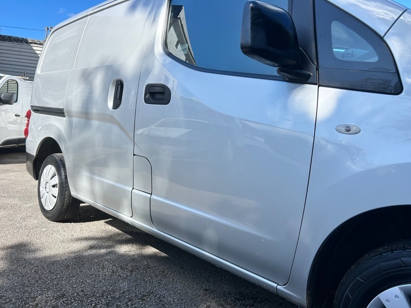 Nissan NV200 Panel Van White #7