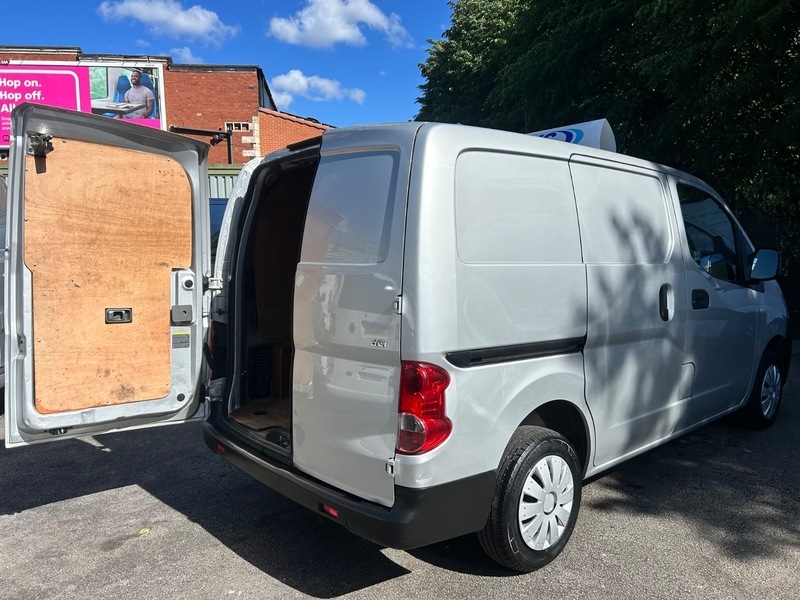 Nissan NV200 Panel Van White #8