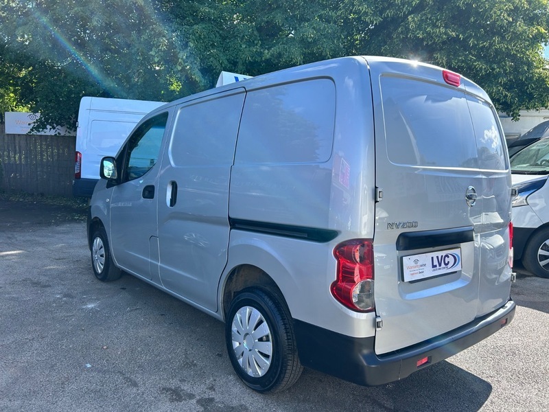 Nissan NV200 Panel Van White #9