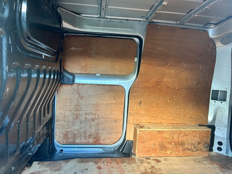 Nissan NV200 Panel Van White #16