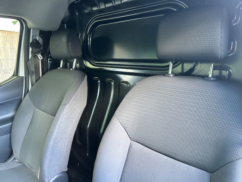 Nissan NV200 Panel Van White #18