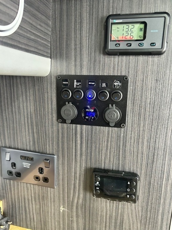 Renault Trafic Ll29 Sport 4 Berth Black #3