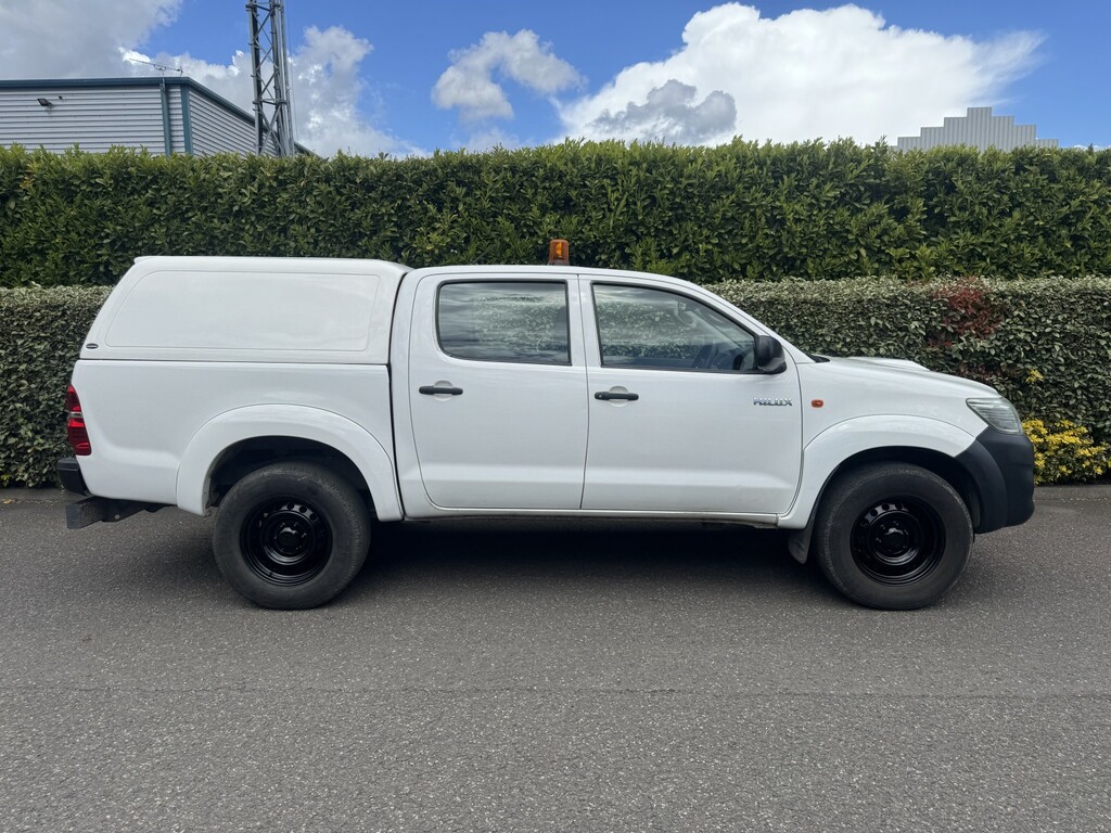 Toyota HILUX 2.5 D-4d Active 2016 White #2