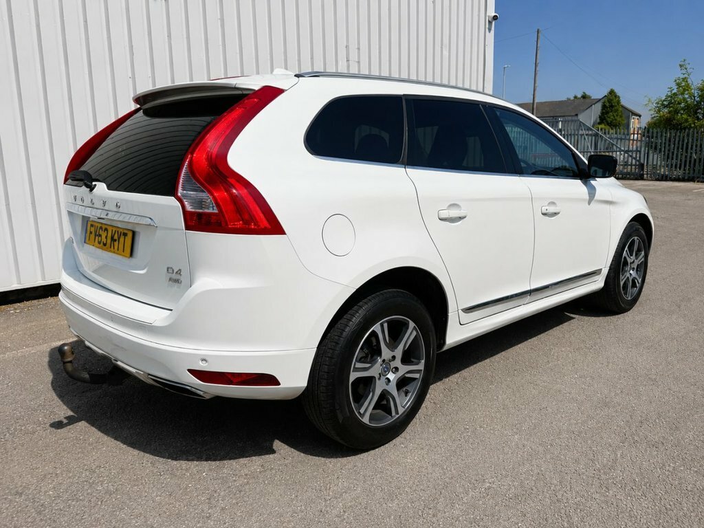 Volvo XC60 2.4L Se Lux Nav White #2