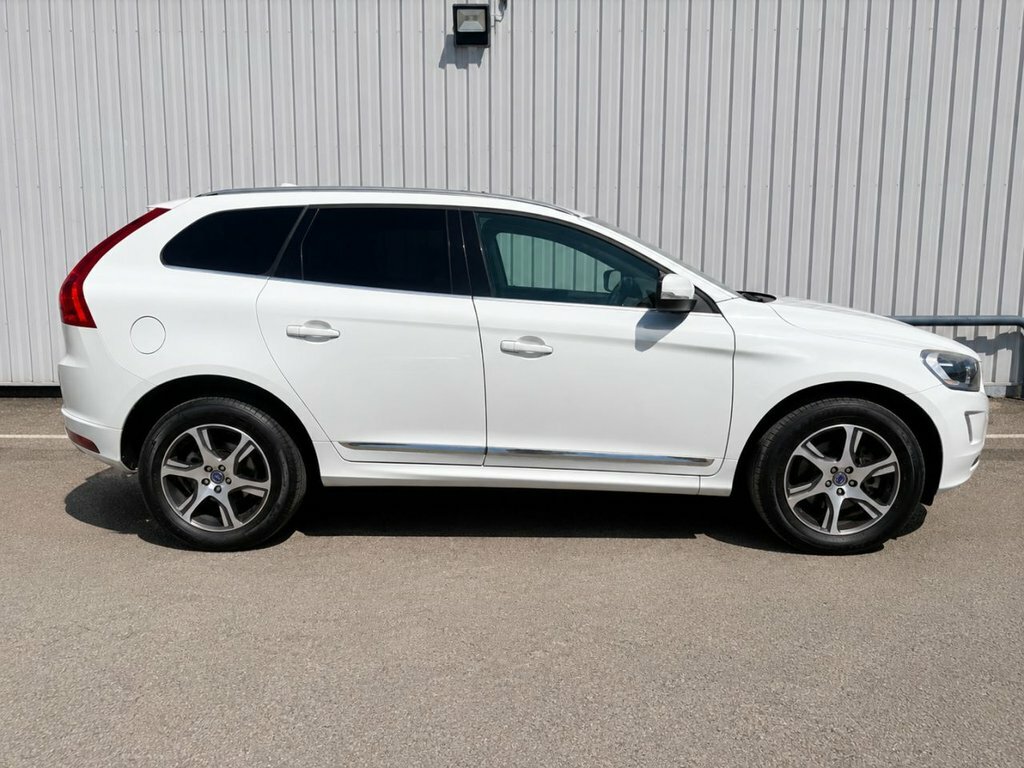 Volvo XC60 2.4L Se Lux Nav White #3