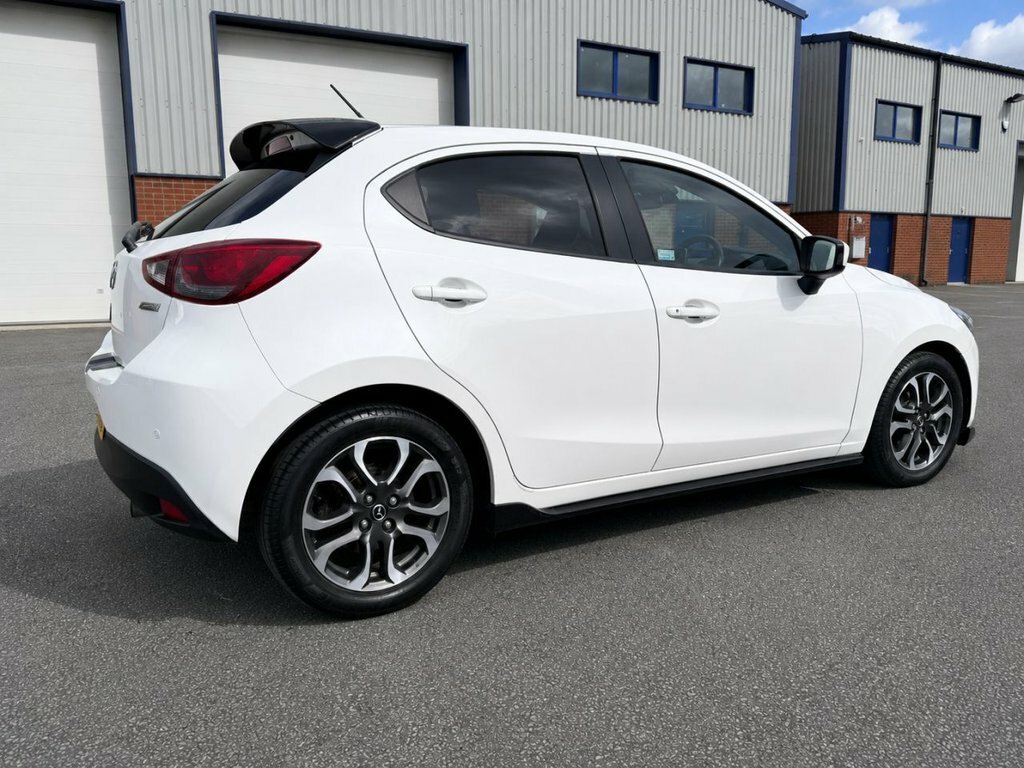 Mazda 2 1.5L Sport Black White #4