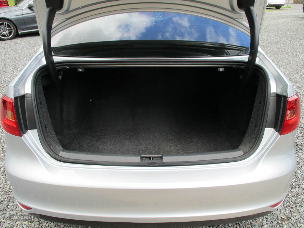 Volkswagen Jetta Tdi Bluemotion Tech Se Blue #12