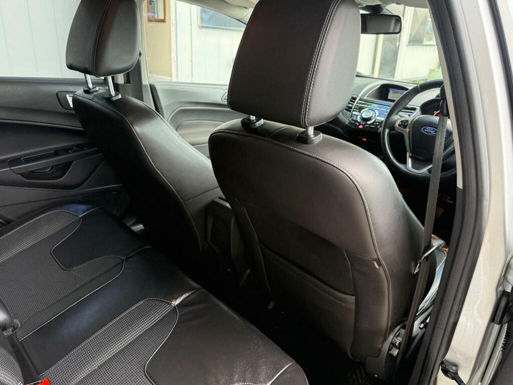Ford Fiesta Hatchback Silver #9