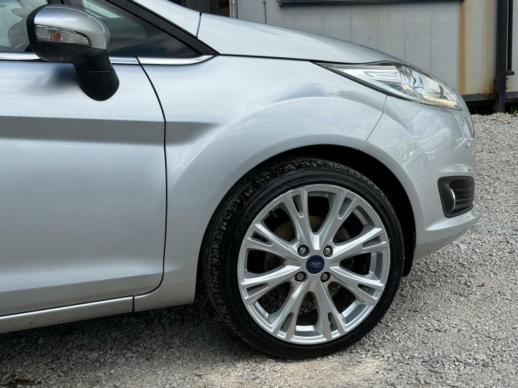 Ford Fiesta Hatchback Silver #5