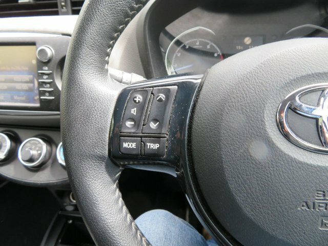 Toyota Yaris Vvt-i Icon Tech Sat Nav , Reverse Camera , Fro Grey #22